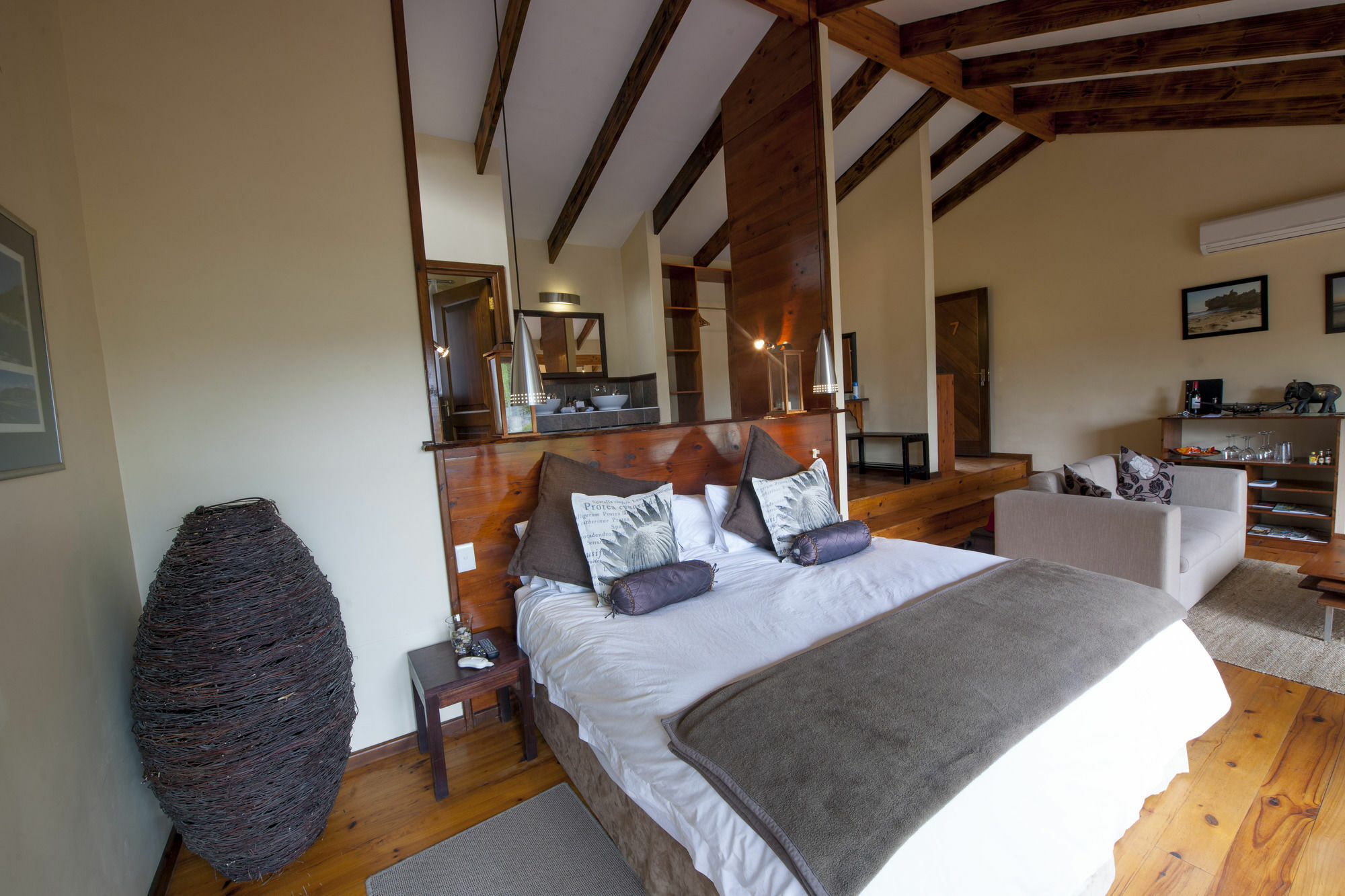 Elephant Hide Of Knysna Guest Lodge Exterior photo